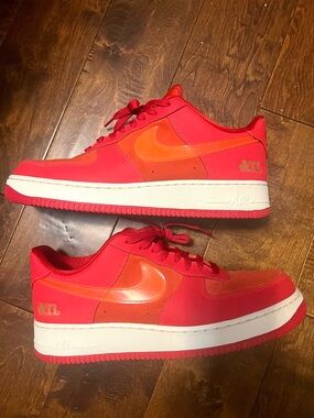 Nike Low-Top Sneakers Red and Orange